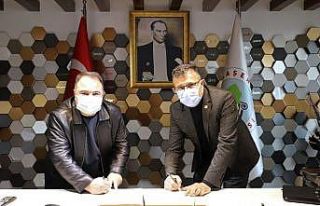 Alaşehir’de belediye işçilerini sevindiren imza