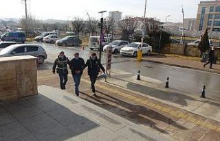 Aldığı araçların parasını ödemeyen dolandırıcının...