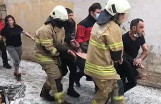 Alevlerin içinde kalan hurdacıyı itfaiye kurtardı