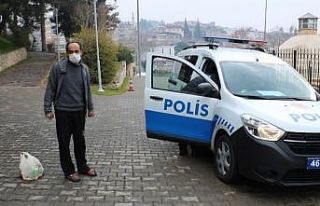 Alkollü vatandaşın bayrak nöbeti kısa sürdü