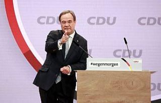 Almanya’da Merkel’in partisi CDU yeni başkanını...