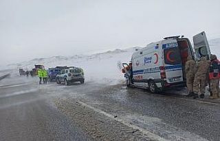 Ambulans tırla çarpıştı: 1 ölü 1 yaralı
