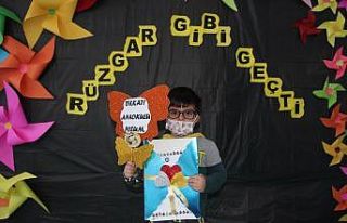 Anaokulu öğrencilerinin karne heyecanı