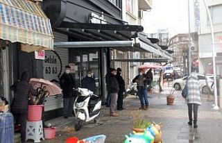 Aniden bastıran yağmura yakalandılar