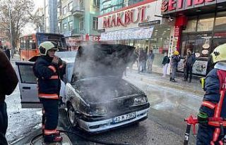 Ankara’da alev alan park halindeki araç yandı