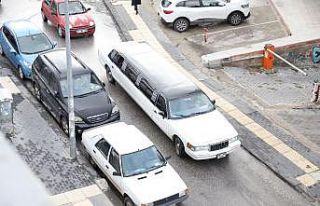 Ankara’da dar sokakta limuzin sürücüsünün zor...