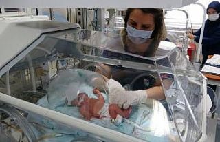 Annesi korona virüse yenik düştü, sezaryenle alınan...