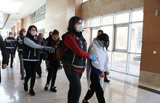 Antalya’da ‘altın kızlardan’1 milyon TL’lik...