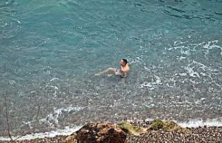 Antalya’da deniz suyu, hava sıcaklığının iki...