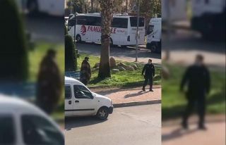 Antalya’da polis memurundan içleri ısıtan davranış