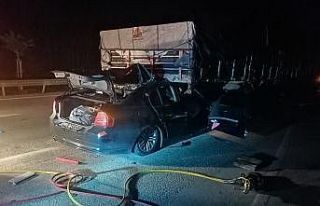 Antalya’da tıra arkadan çarpan otomobildeki yolcu...