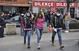 Araçlarıyla kaçmaya çalışan 5 uyuşturucu satıcısı...