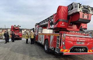 Arnavutköy’deki fabrikada çıkan yangında lüks...