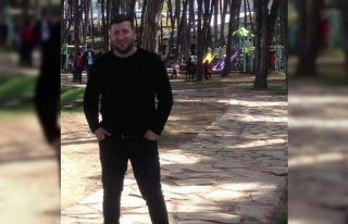 Artvin’de iş makinesi dereye düştü, operatör...