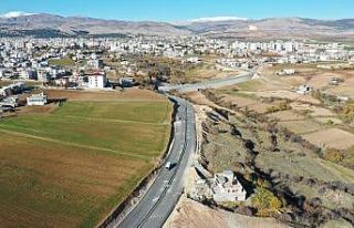 Asfalt çalışması tamamlanan Millet Caddesi trafiğe...