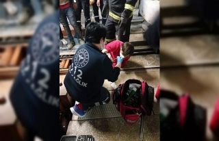 Ayağı makinaya sıkışan işçiyi itfaiye ekipleri...