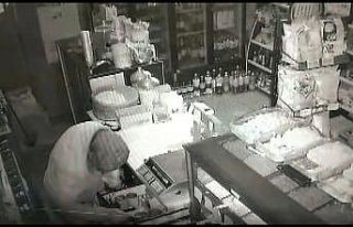 Aynı gece 2 iş yerine girerek 3 bin lira para ve...