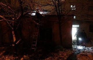 Ayvacık’ta metruk bina yangını