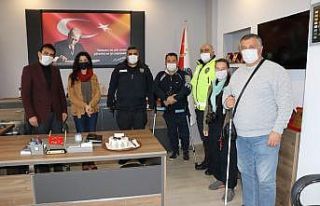 Ayvalık Polisi’nden gazetecilere pastalı jest