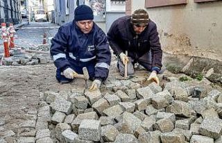 Ayvalık’ta tarihi kent sokaklarına zar taşı
