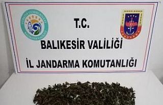 Ayvalık’ta uyuşturucu tacirleri jandarmadan kaçamadı