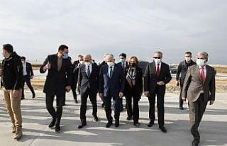 Bakan Elvan, Çukurova Bölgesel Havalimanında incelemelerde...