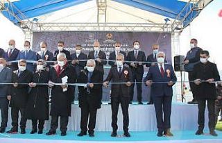 Bakan Karaismailoğlu: “Dağları tünellerle deliyor,...