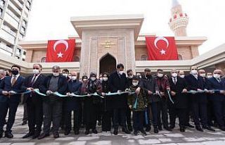 Bakan Kurum, şehidin ismi verilen Yunus Mermer Cami’sinin...