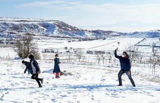 Bakan Selçuk, EBA Mobil Destek aracında canlı derse...