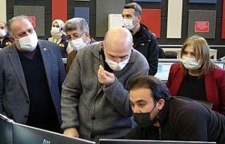 Bakan Soylu 112’de çağrıları karşıladı