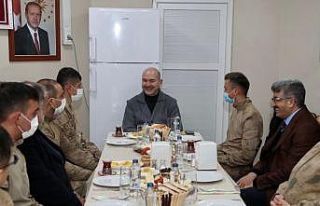 Bakan Soylu yılın ilk kahvaltısını üs bölgesindeki...