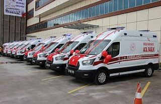 Bakanlıktan gelen ambulanslar teslim edildi