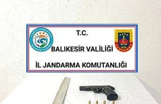 Balıkesir’de jandarma 30 aranan şahsı yakaladı