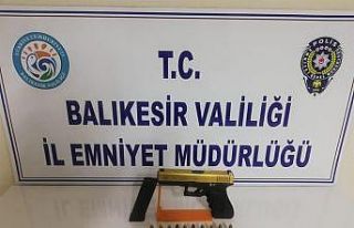 Balıkesir’de polis 12 aranan şahsı yakaladı