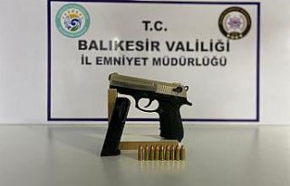 Balıkesir’de polis 20 aranan şahsı yakaladı