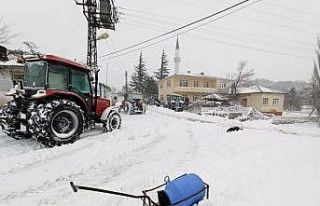 Balkan köylerinde kar yağışı hayatı felç etti
