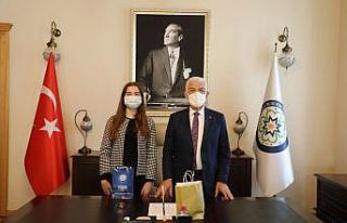 Başarılı öğrenciden Başkan Gürün’e ziyaret