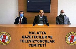 Basın mensuplarından Yeni Malatyaspor Başkanı...