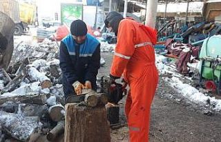 Başiskele’de ihtiyaç sahiplerine yakacak dağıtılıyor