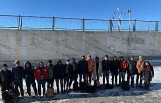 Başkale’de 17 düzensiz göçmen yakalandı