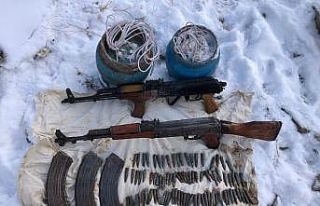 Başkale’de patlayıcı, silah ve mühimmat ele...
