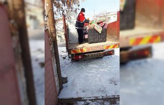 Başkan Cabbar’dan kimsesiz kadına ev taşıma...