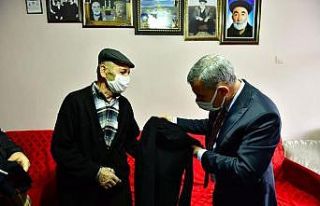 Başkan Çınar, yaşlıların hayır duasını aldı