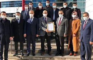 Başkan Dağtekin mazbatasını aldı