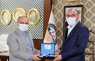 Başkan Dündar’dan Körfez Belediyesine ziyaret