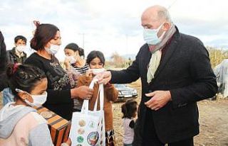 Başkan Ertürk’ten mevsimlik işçilere yardım...