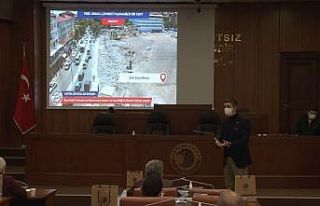 Başkan Gökhan Yüksel apartman görevlileri ile...