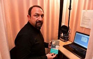 Başkan Gümrükçü görme engelliler için kitap...