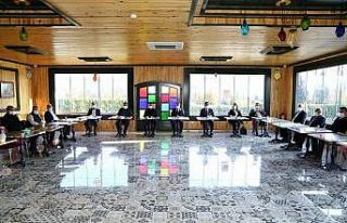 Başkan Kılınç, muhalefet partili meclis üyeleriyle...