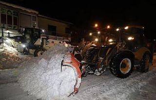 Başkan Sayan, karla mücadele çalışmalarını...
